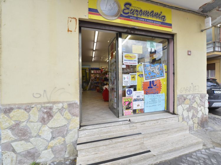 Attività / Licenza in vendita, Piazza Natale Tommaso  201, Tommaso Natale, Palermo