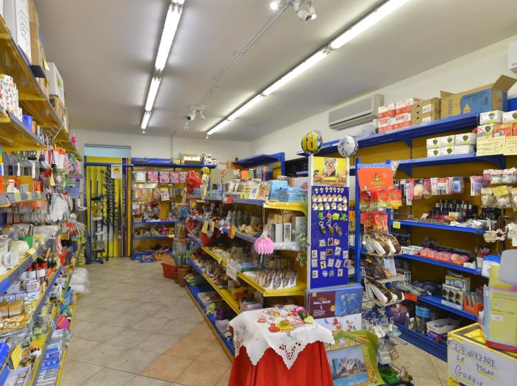 Attività / Licenza in vendita, Piazza Natale Tommaso  201, Tommaso Natale, Palermo