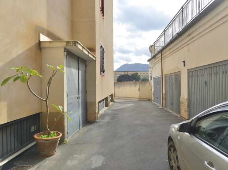 Magazzino o deposito in vendita, Corso Pietro Pisani  294, Calatafimi Bassa, Palermo
