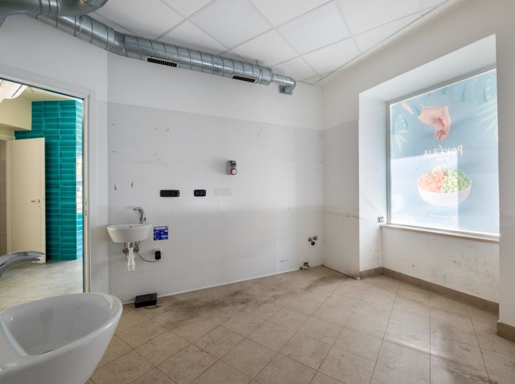 Negozio in affitto, Largo Ravenna  10, Bologna, Roma