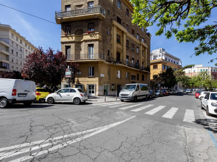 Negozio in affitto, Largo Ravenna  10, Bologna, Roma