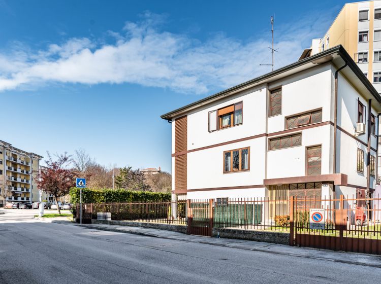 Villa in vendita, via Narni  6, Sacra Famiglia, Padova