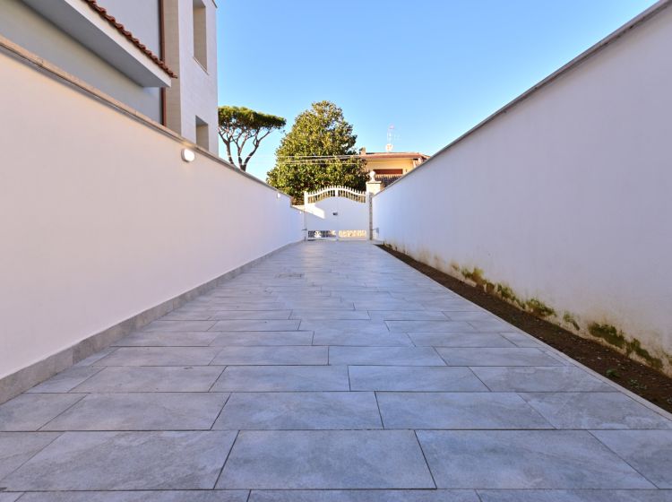 Trilocale in vendita, via delle Tuberose  56, Lido dei Pini, Anzio
