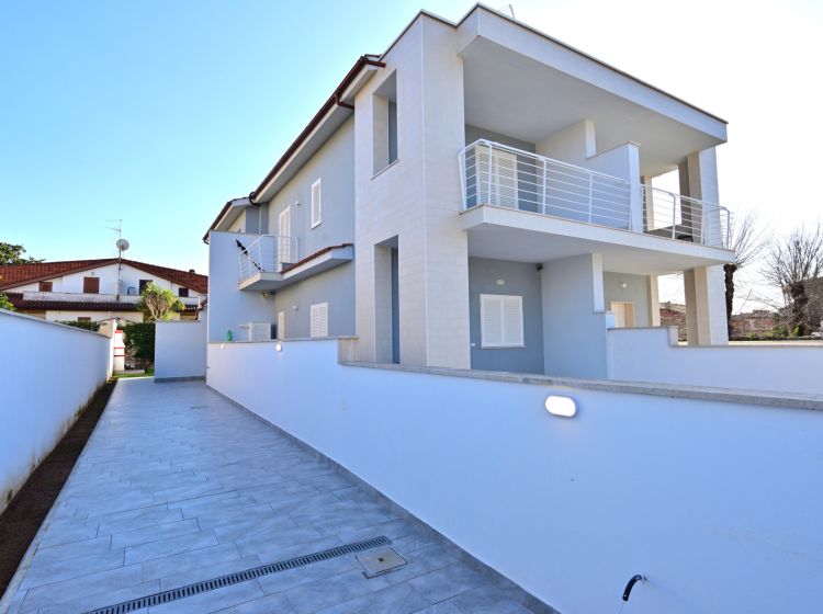 Trilocale in vendita, via delle Tuberose  56, Lido dei Pini, Anzio