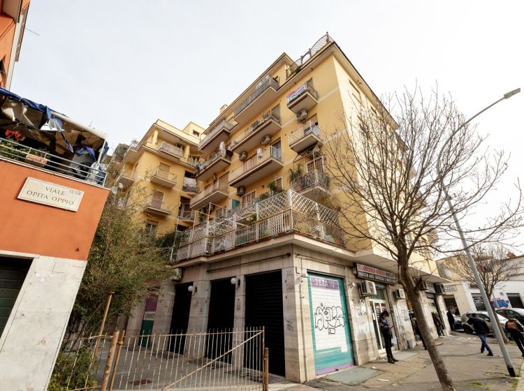 Trilocale in vendita, viale Opita Oppio  65, Quadraro, Roma