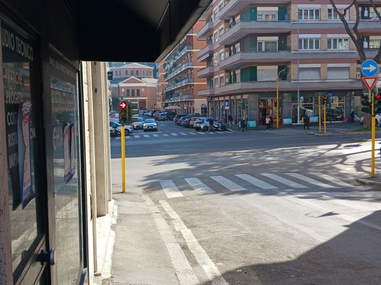 Negozio in vendita, via Cardinale Tripepi  6, Gregorio VII, Roma