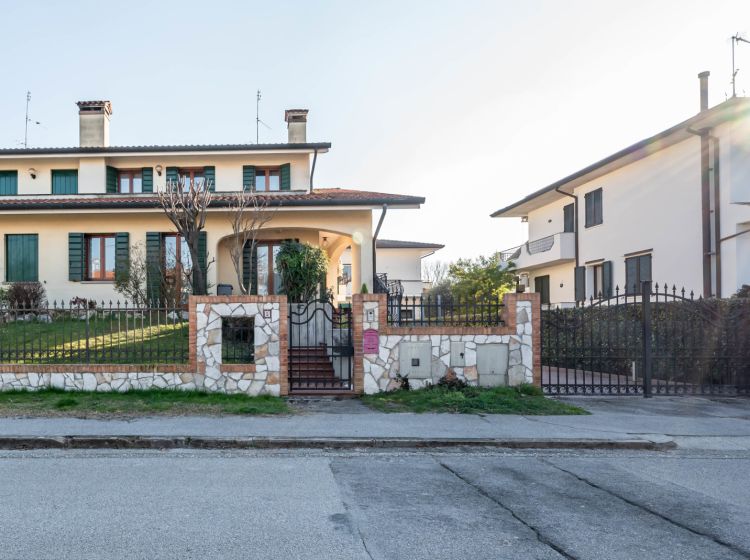 Villa in vendita, via Don A. Salvatori  5, San Biagio, Teolo