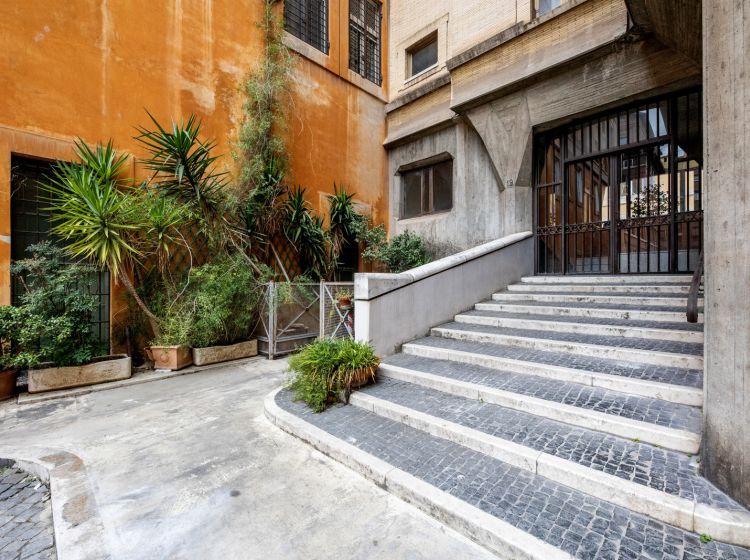 Quadrilocale in vendita, via della Trinità dei Pellegrini  19, Centro Storico, Roma