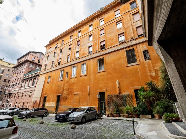 Quadrilocale in vendita, via della Trinità dei Pellegrini  19, Centro Storico, Roma