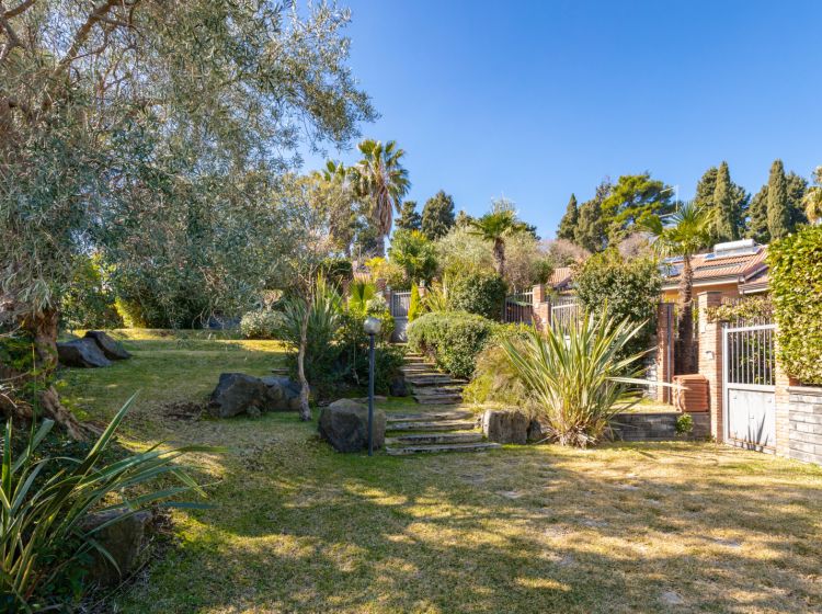 Villa in vendita, via Nizzeti  211, Aci Catena