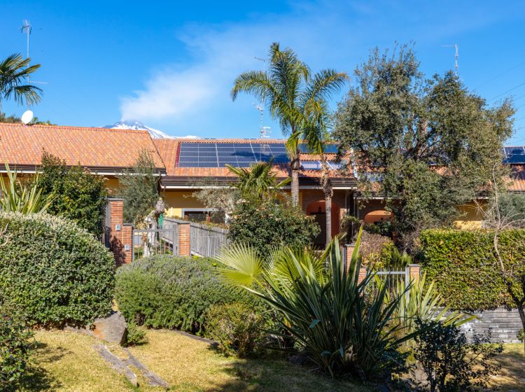 Villa in vendita, via Nizzeti  211, Aci Catena