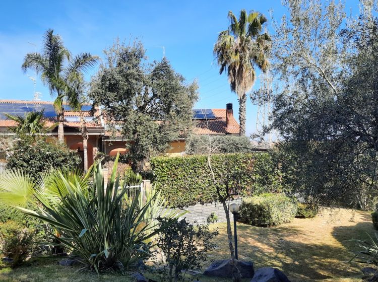 Villa in vendita, via Nizzeti  211, Aci Catena