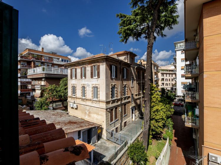 Mansarda in vendita, via Luigi Tosti  27, Appio Latino, Roma