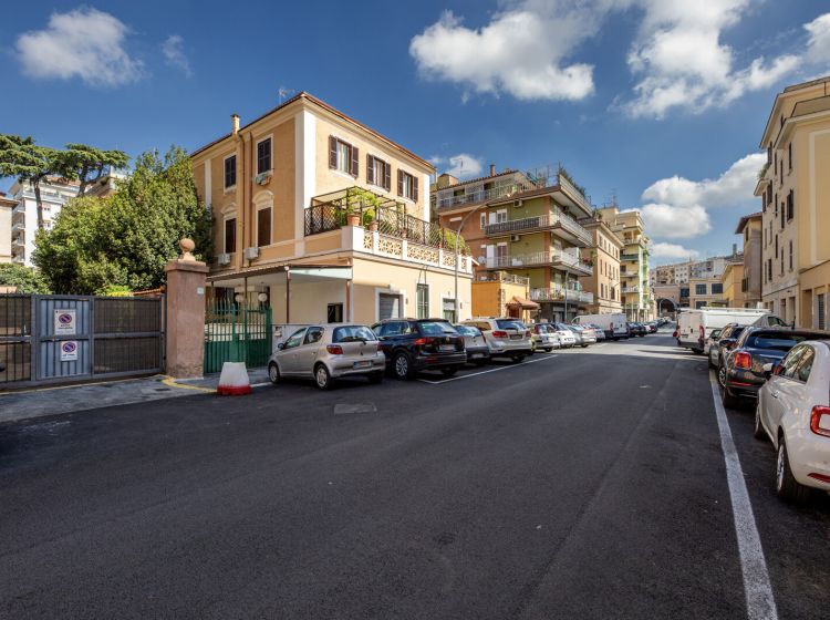 Mansarda in vendita, via Luigi Tosti  27, Appio Latino, Roma