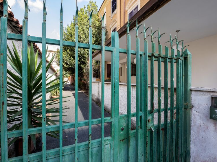 Mansarda in vendita, via Luigi Tosti  27, Appio Latino, Roma