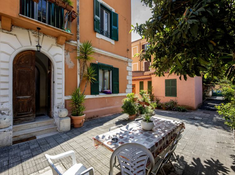 Mansarda in vendita, via Luigi Tosti  27, Appio Latino, Roma