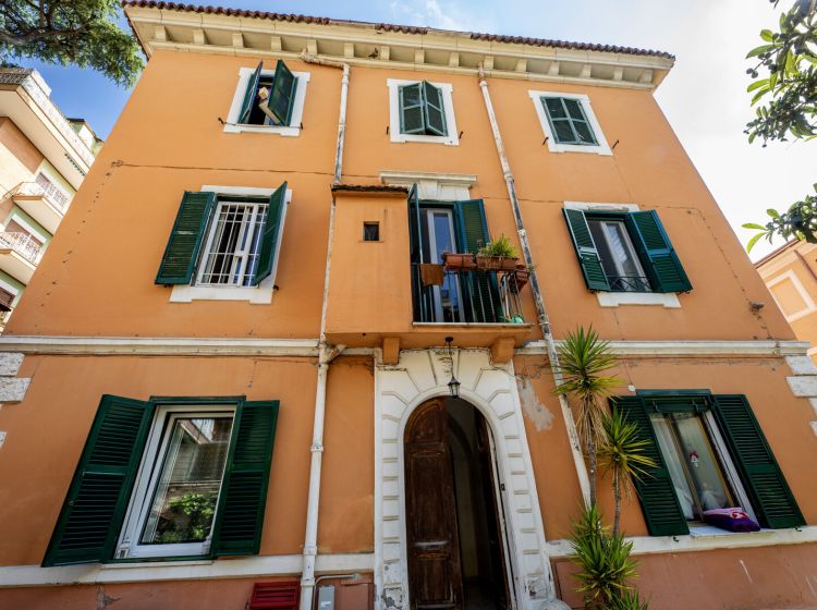 Mansarda in vendita, via Luigi Tosti  27, Appio Latino, Roma