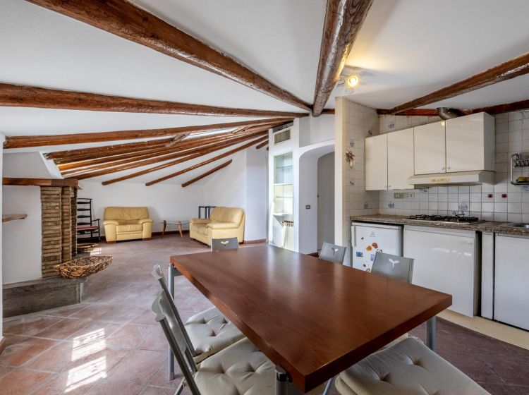 Mansarda in vendita, via Luigi Tosti  27, Appio Latino, Roma