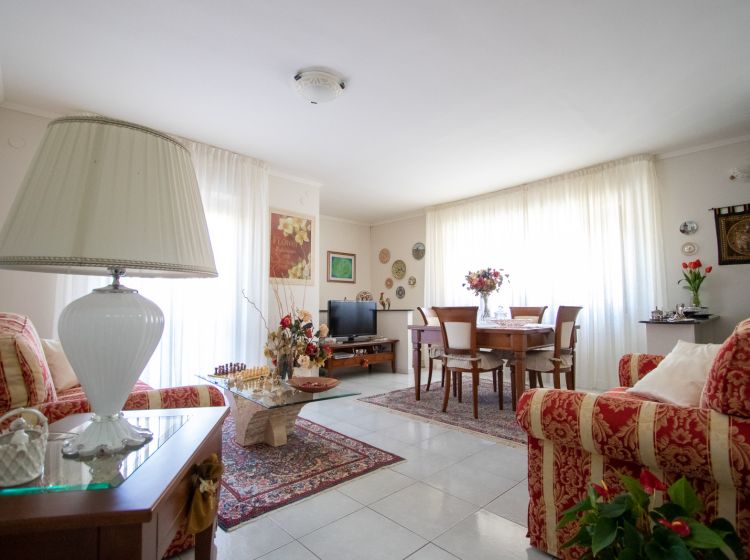 Quadrilocale in vendita, via Giuseppe Rito 3, Sala, Catanzaro