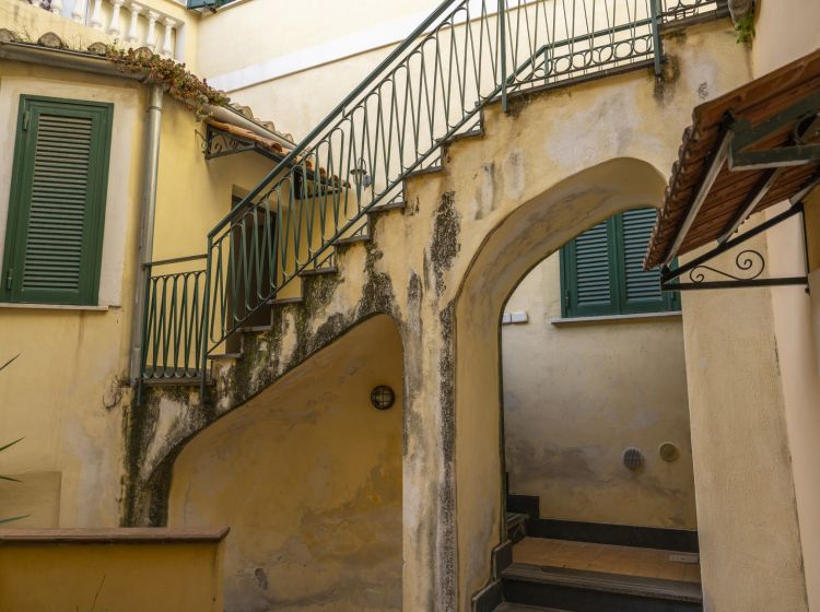 Quadrilocale in vendita, via Fusandola  9, Centro, Salerno