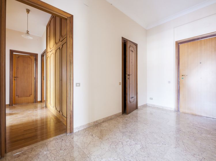 Appartamento in vendita, via Nocera Umbra  178, Appio Latino, Roma