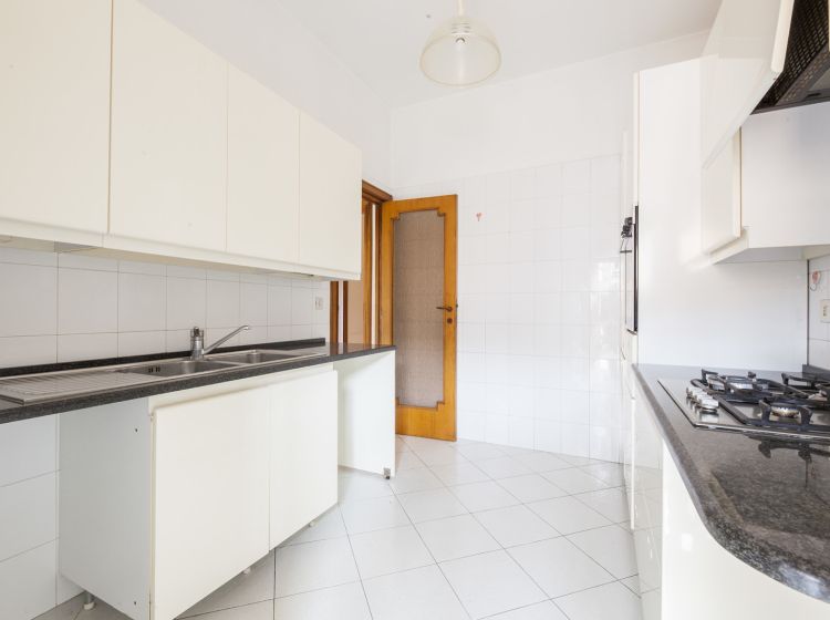 Appartamento in vendita, via Nocera Umbra  178, Appio Latino, Roma