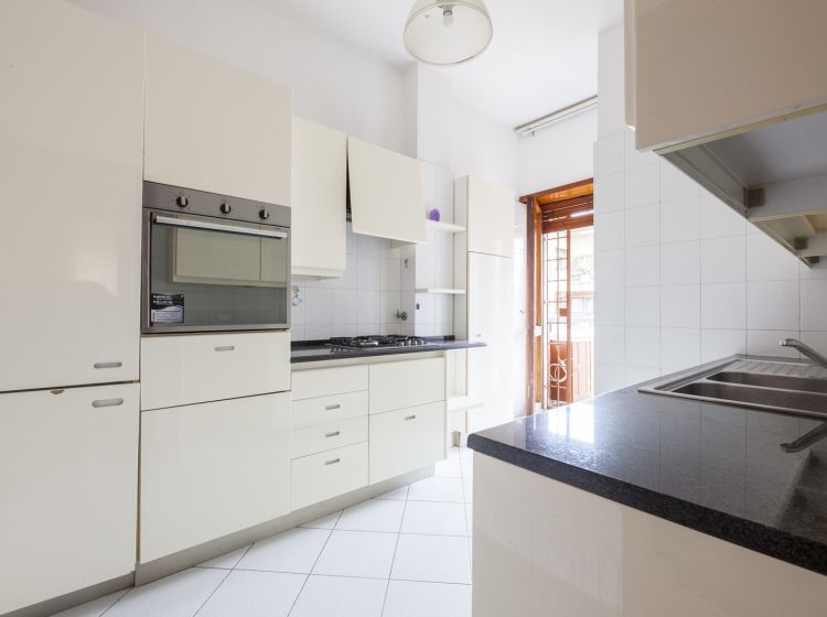 Appartamento in vendita, via Nocera Umbra  178, Appio Latino, Roma