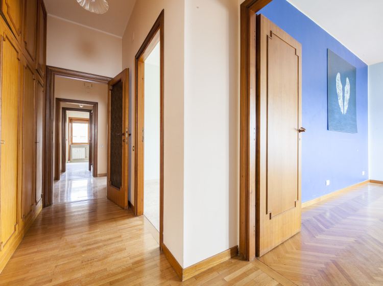 Appartamento in vendita, via Nocera Umbra  178, Appio Latino, Roma