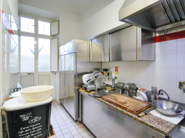 Attività / Licenza in vendita, via Don Bosco  14, San Donato, Torino