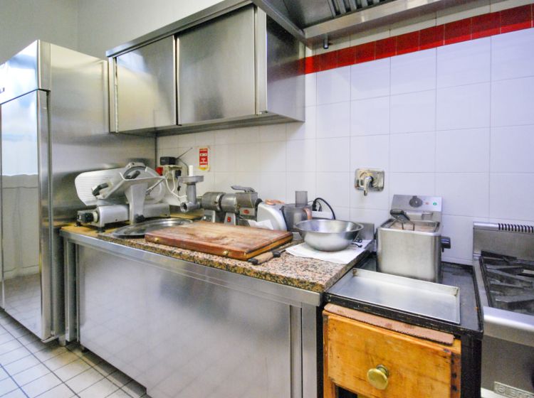 Attività / Licenza in vendita, via Don Bosco  14, San Donato, Torino