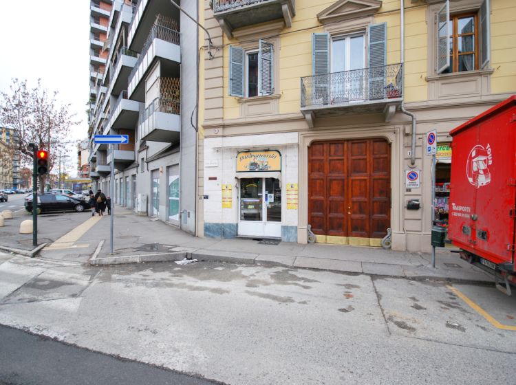 Attività / Licenza in vendita, via Don Bosco  14, San Donato, Torino