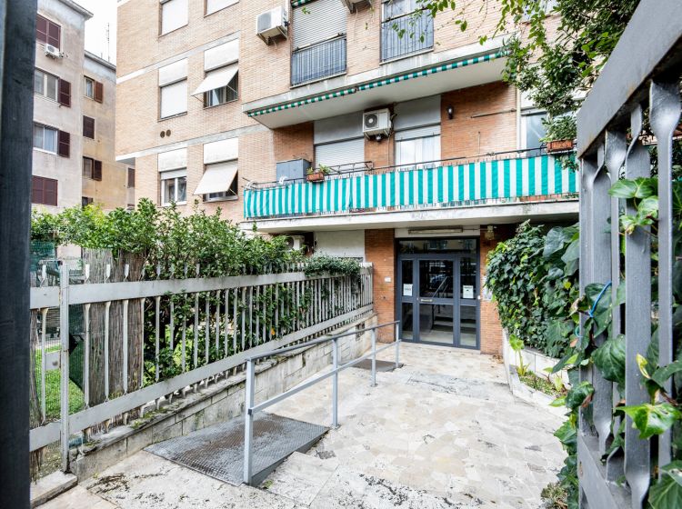 Bilocale in vendita, via Oreste Salomone, Torpignattara, Roma
