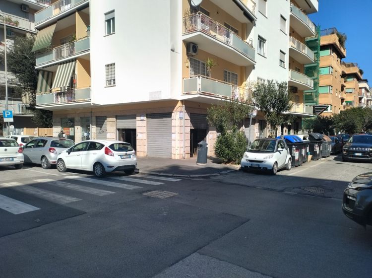 Negozio in affitto, via dei Traghetti  40, Lido di Ostia, Roma