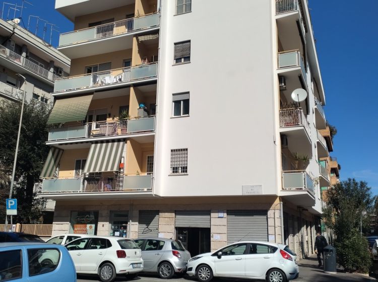 Negozio in affitto, via dei Traghetti  40, Lido di Ostia, Roma