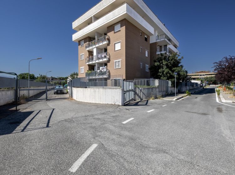 Trilocale in affitto, via Fratel Mario Adani, Ponte di Nona, Roma