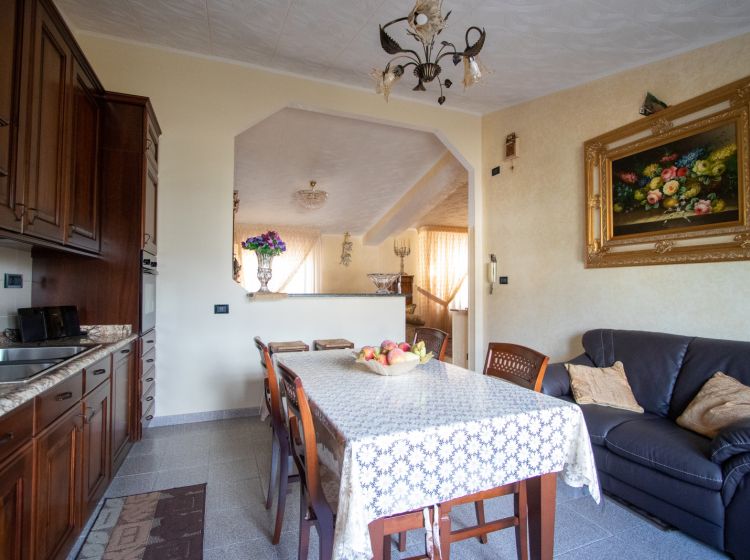 Quadrilocale in vendita, via Lenza  60, Gagliano, Catanzaro