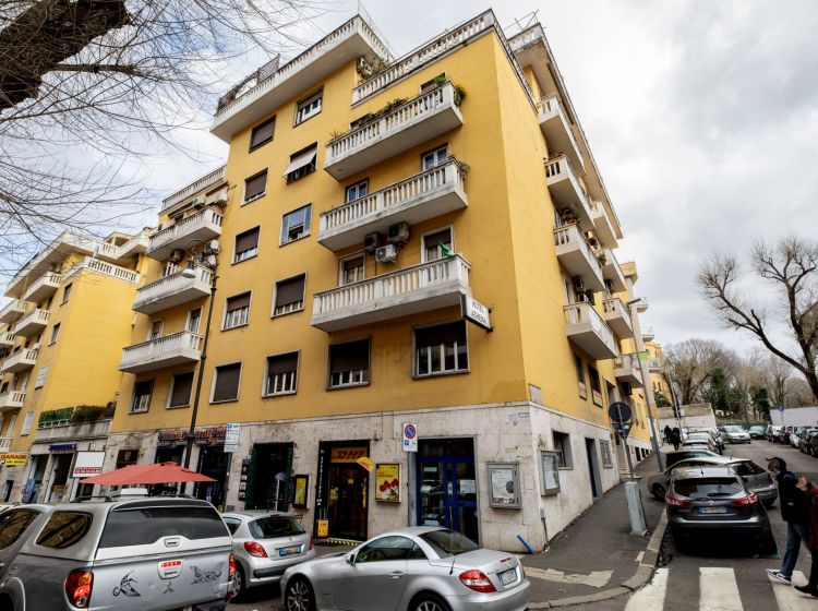 Attività / Licenza in vendita, viale Ippocrate  67, Bologna, Roma