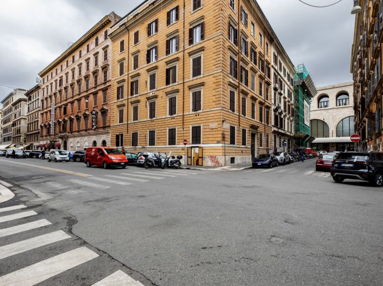 Trilocale in vendita, via Carlo Cattaneo  26, Termini, Roma