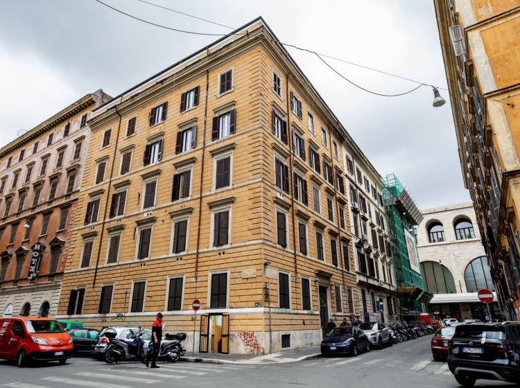 Trilocale in vendita, via Carlo Cattaneo  26, Termini, Roma
