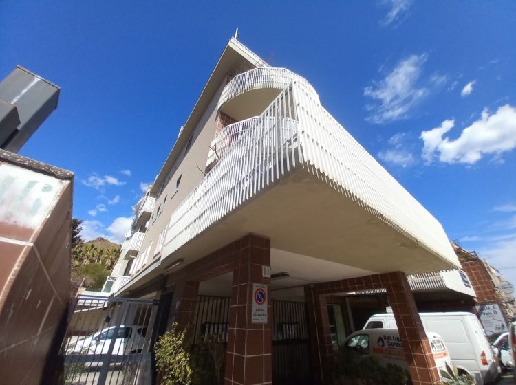 Trilocale in affitto, via Re Martino  16, Aci Castello