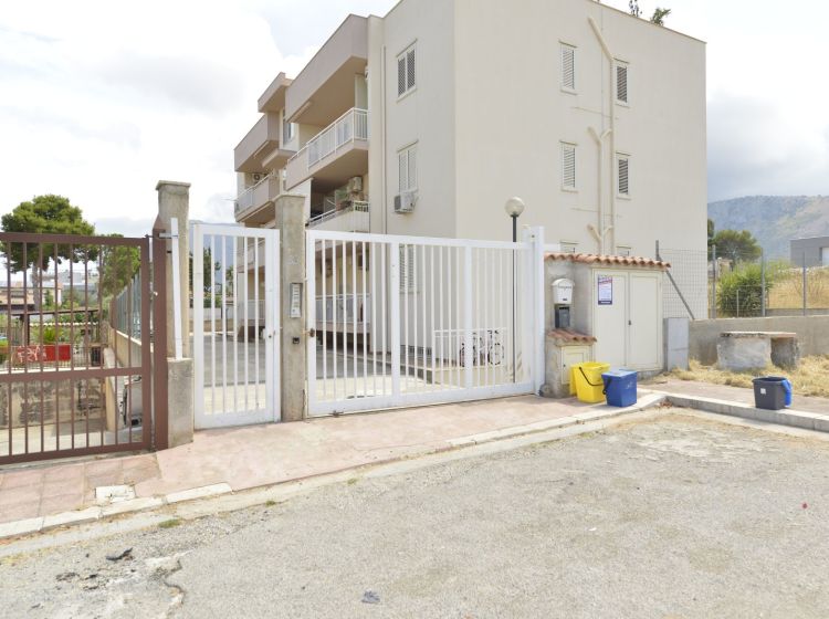 Magazzino o deposito in vendita, via San Josèma Escrivá  25, Terrasini