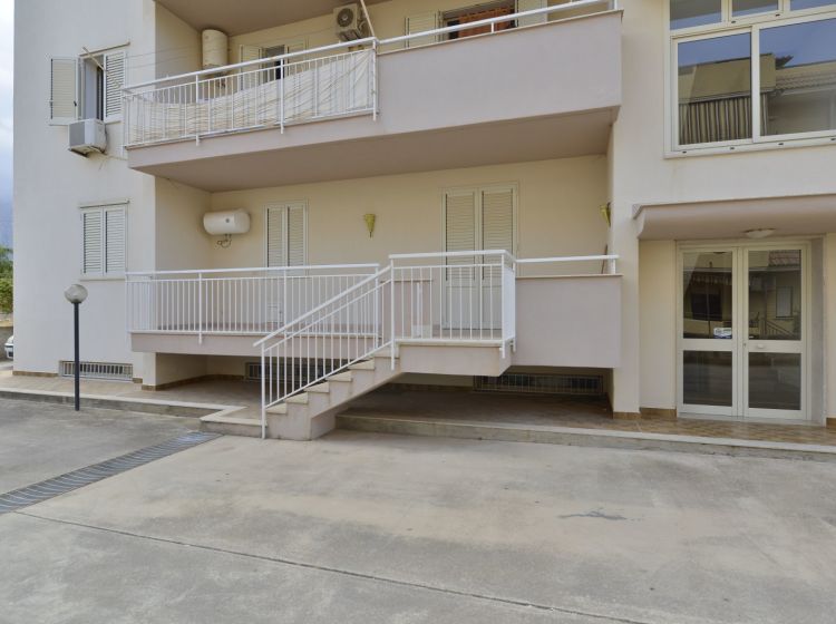Magazzino o deposito in vendita, via San Josèma Escrivá  25, Terrasini