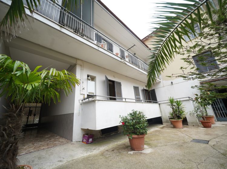 Stabile o palazzo in vendita, via Vincenzo Ferrara  34, Casoria