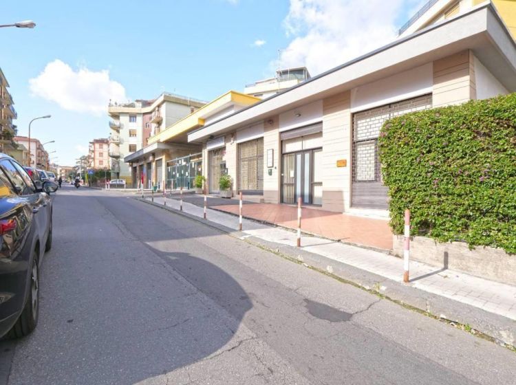 Negozio in vendita, via Madonna di Fatima  24, Gravina Di Catania