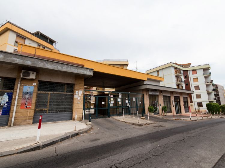 Negozio in vendita, via Madonna di Fatima  24, Gravina Di Catania