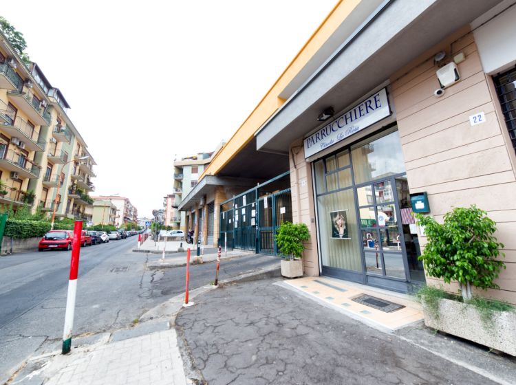 Negozio in vendita, via Madonna di Fatima  24, Gravina Di Catania