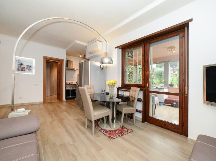 Trilocale in vendita, via Saronno  74, Valle Muricana, Roma