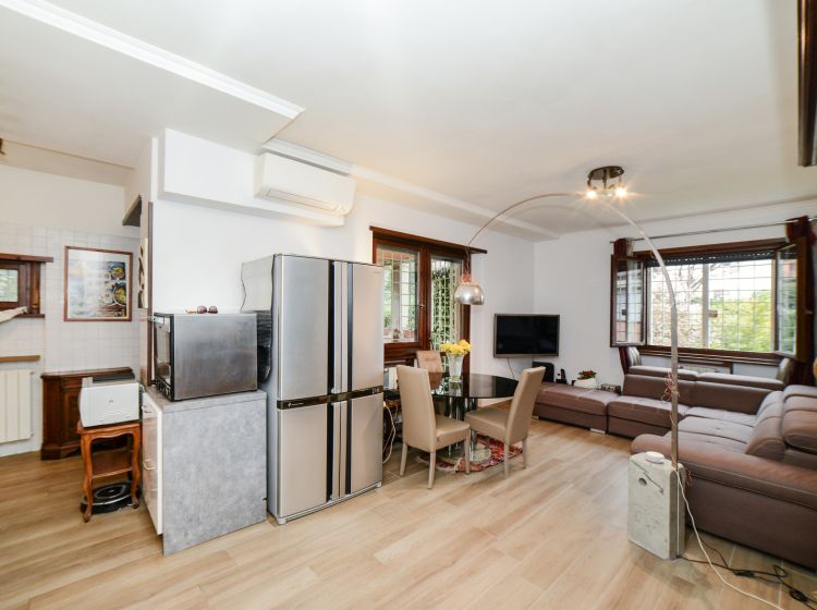 Trilocale in vendita, via Saronno  74, Valle Muricana, Roma