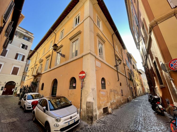 Negozio in affitto, via di Monte Giordano  3, Centro Storico, Roma