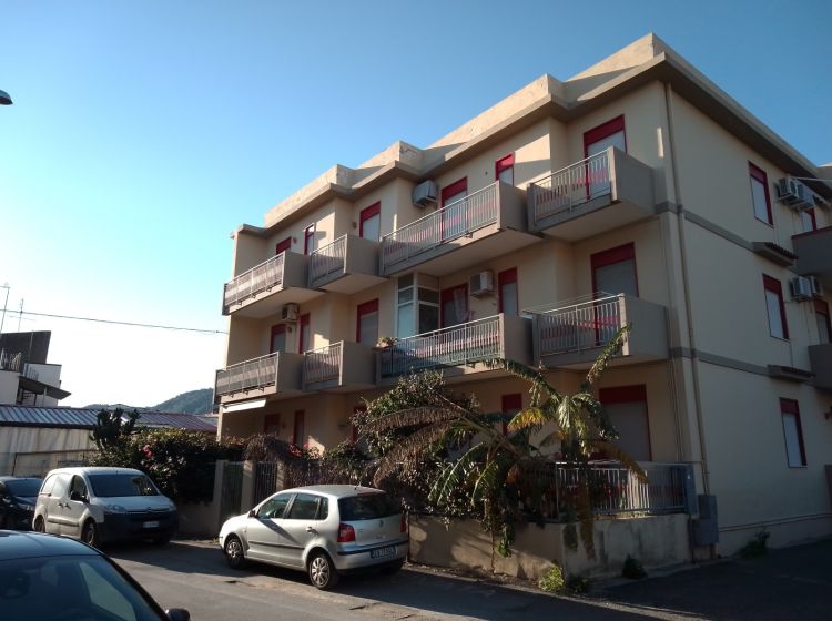 Trilocale in vendita, via Stazione  13, Oliveri